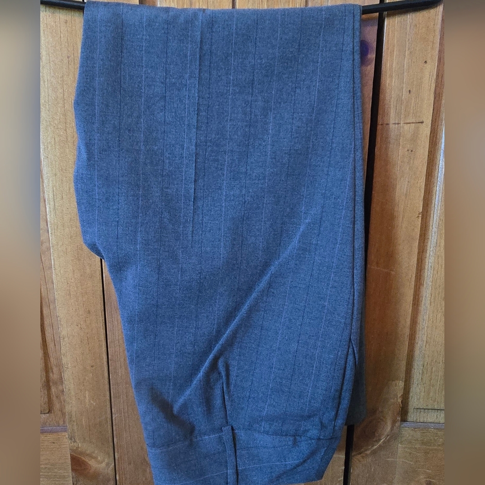 Women's Relativity Gray W/ Lavendar/Purple Pinstripe Dress Pants W/ (2) Pockets